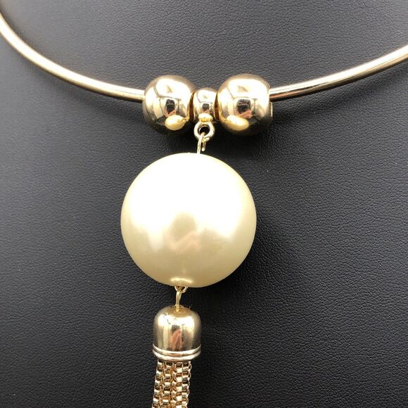 Long Tassel Necklace MCM Style Faux Pearl Pendant on 18 inch Gold Tone Neck Wire - Picture 4 of 10